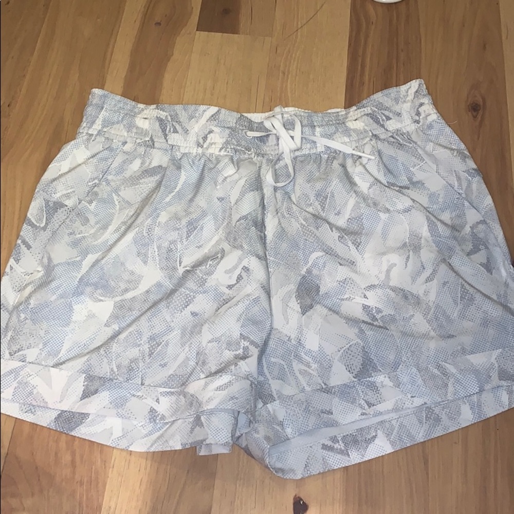 Lululemon spring break away shorts